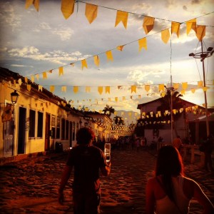 coobled_street_paraty_bunting